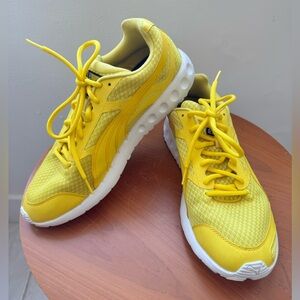 Puma Usain Bolt, Men, Yellow and White Sneakers, Size 10